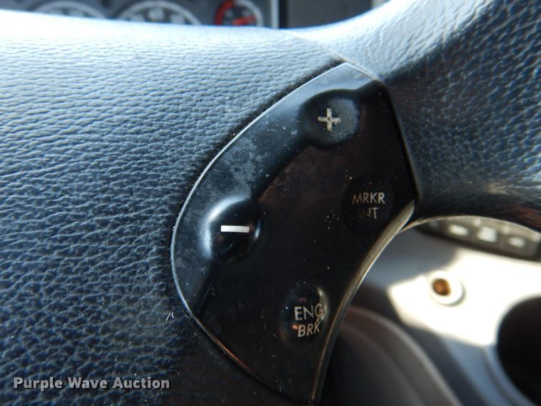 image for item DR2045 2014 Freightliner Cascadia  semi truck