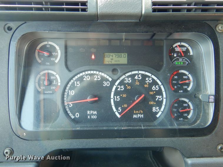 image for item DR2045 2014 Freightliner Cascadia  semi truck