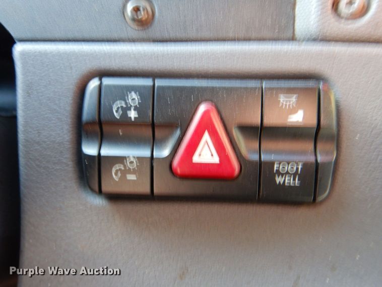 image for item DR2045 2014 Freightliner Cascadia  semi truck