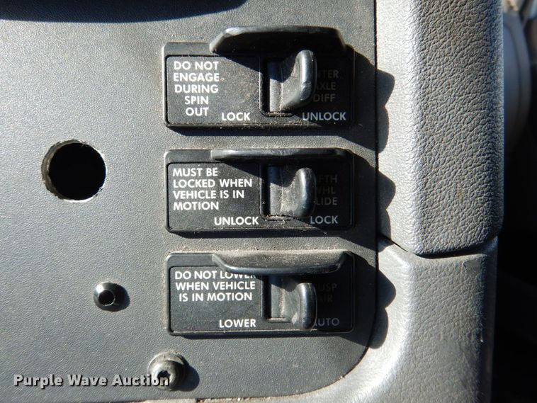 image for item DR2045 2014 Freightliner Cascadia  semi truck