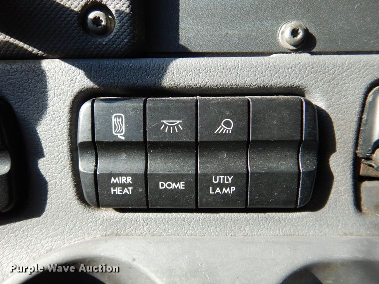 image for item DR2045 2014 Freightliner Cascadia  semi truck