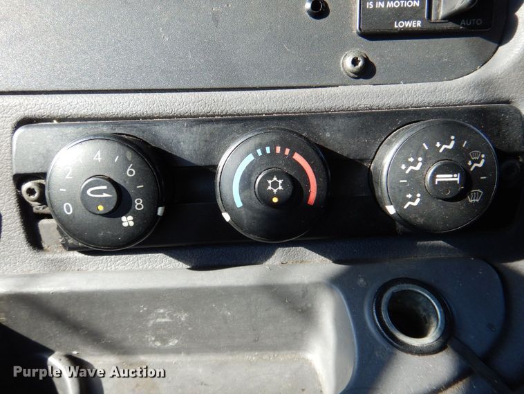 image for item DR2045 2014 Freightliner Cascadia  semi truck