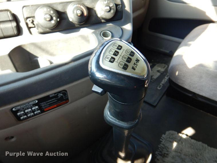 image for item DR2045 2014 Freightliner Cascadia  semi truck