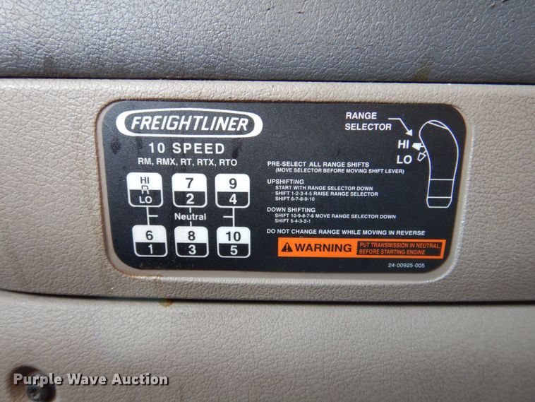 image for item DR2045 2014 Freightliner Cascadia  semi truck