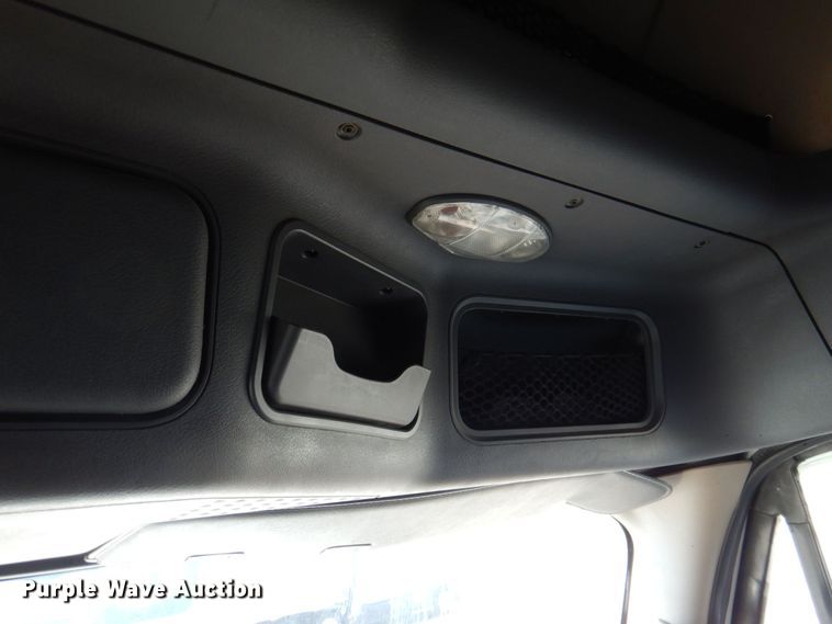 image for item DR2045 2014 Freightliner Cascadia  semi truck