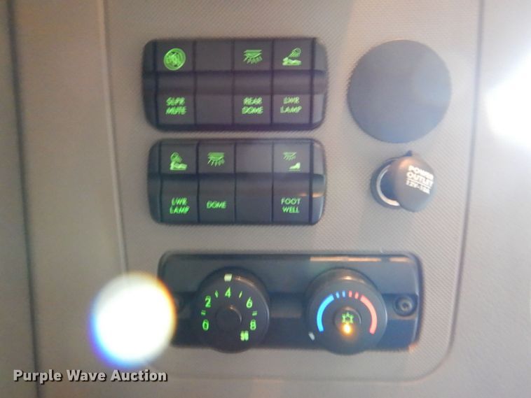 image for item DR2045 2014 Freightliner Cascadia  semi truck