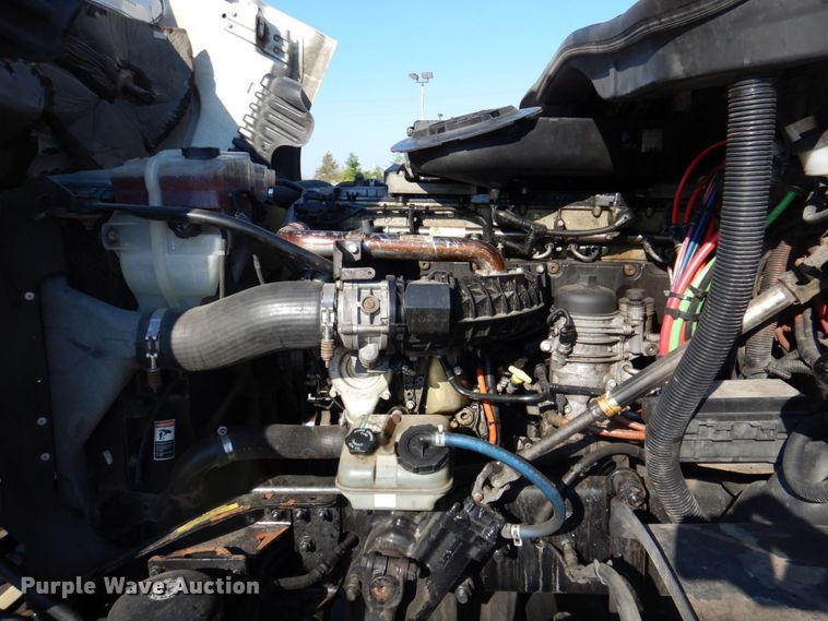 image for item DR2045 2014 Freightliner Cascadia  semi truck