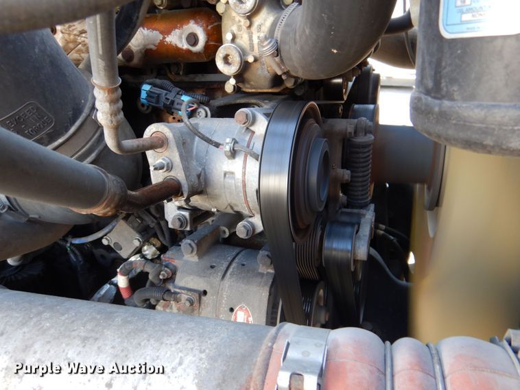 image for item DR2045 2014 Freightliner Cascadia  semi truck