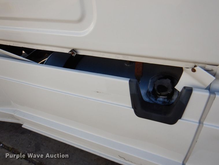 image for item DR2045 2014 Freightliner Cascadia  semi truck