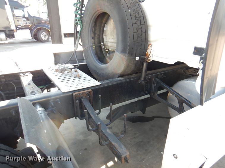 image for item DR2045 2014 Freightliner Cascadia  semi truck