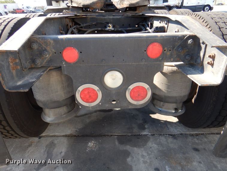 image for item DR2045 2014 Freightliner Cascadia  semi truck