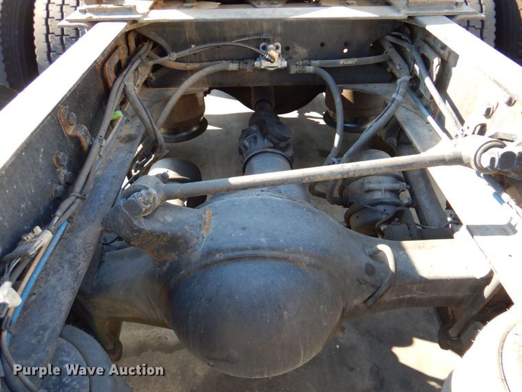 image for item DR2045 2014 Freightliner Cascadia  semi truck