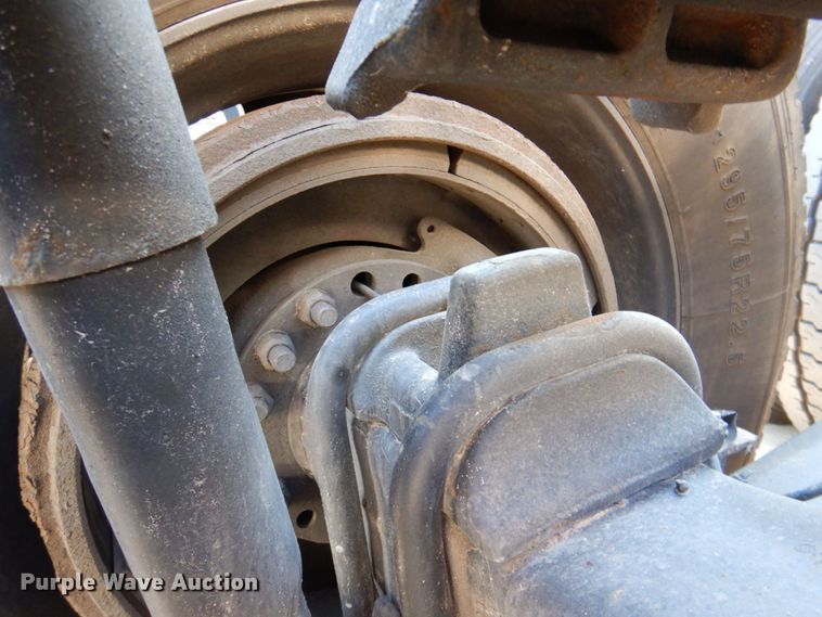 image for item DR2045 2014 Freightliner Cascadia  semi truck