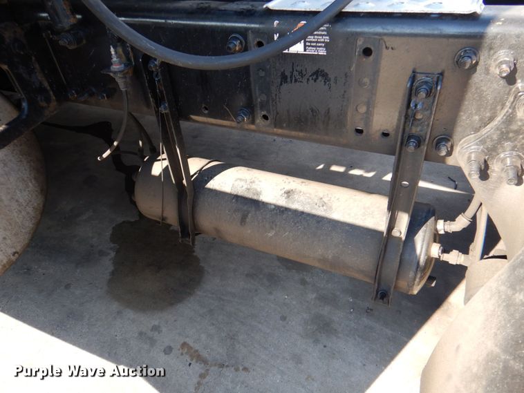 image for item DR2045 2014 Freightliner Cascadia  semi truck