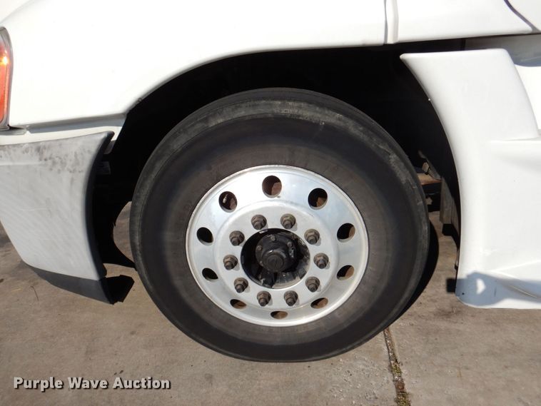 image for item DR2045 2014 Freightliner Cascadia  semi truck