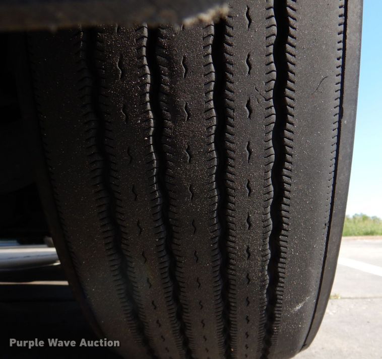 image for item DR2045 2014 Freightliner Cascadia  semi truck