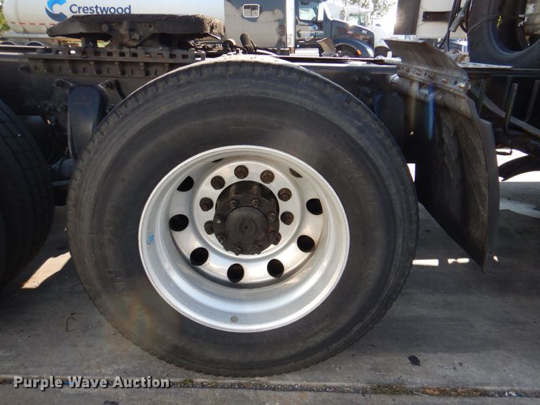 image for item DR2045 2014 Freightliner Cascadia  semi truck