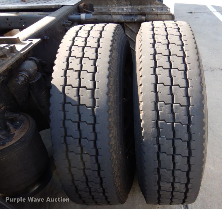 image for item DR2045 2014 Freightliner Cascadia  semi truck