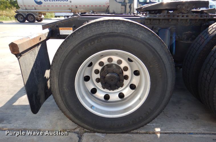 image for item DR2045 2014 Freightliner Cascadia  semi truck