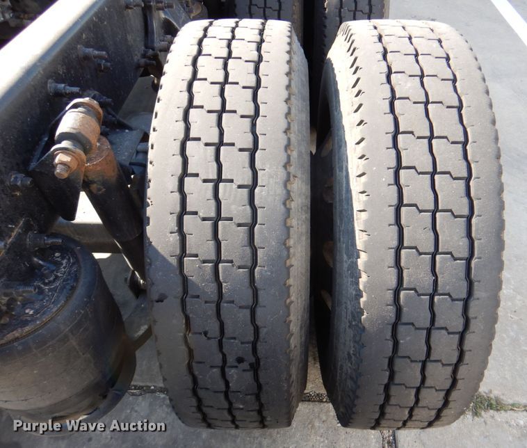 image for item DR2045 2014 Freightliner Cascadia  semi truck