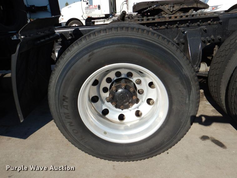 image for item DR2045 2014 Freightliner Cascadia  semi truck