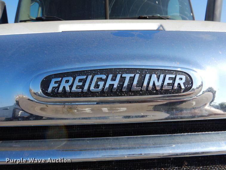 image for item DR2045 2014 Freightliner Cascadia  semi truck