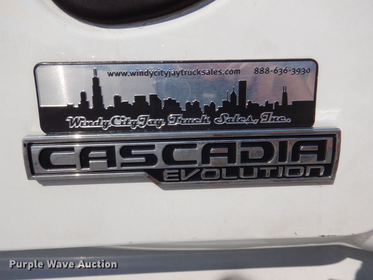 image for item DR2045 2014 Freightliner Cascadia  semi truck