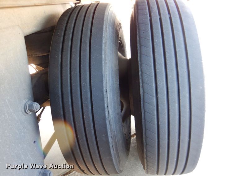 image for item DR2046 2005 Wabash  dry van trailer