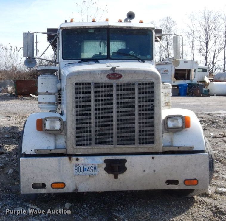 image for item DS1531 1993 Peterbilt 357  roll-off container truck