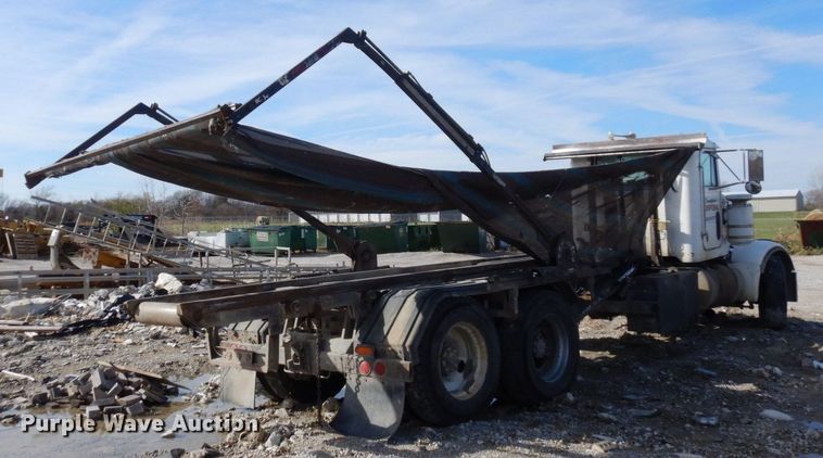 image for item DS1531 1993 Peterbilt 357  roll-off container truck