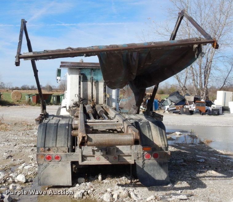 image for item DS1531 1993 Peterbilt 357  roll-off container truck