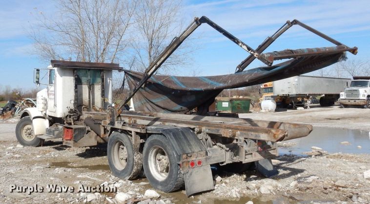 image for item DS1531 1993 Peterbilt 357  roll-off container truck