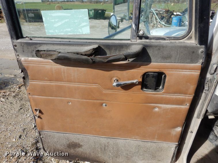 image for item DS1531 1993 Peterbilt 357  roll-off container truck