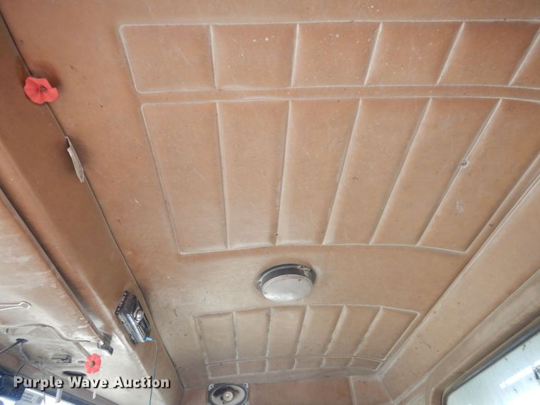 image for item DS1531 1993 Peterbilt 357  roll-off container truck