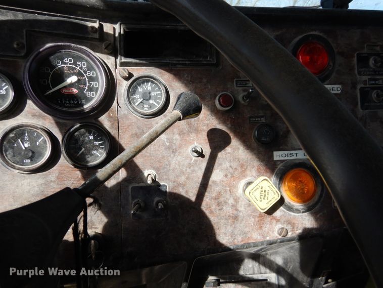 image for item DS1531 1993 Peterbilt 357  roll-off container truck