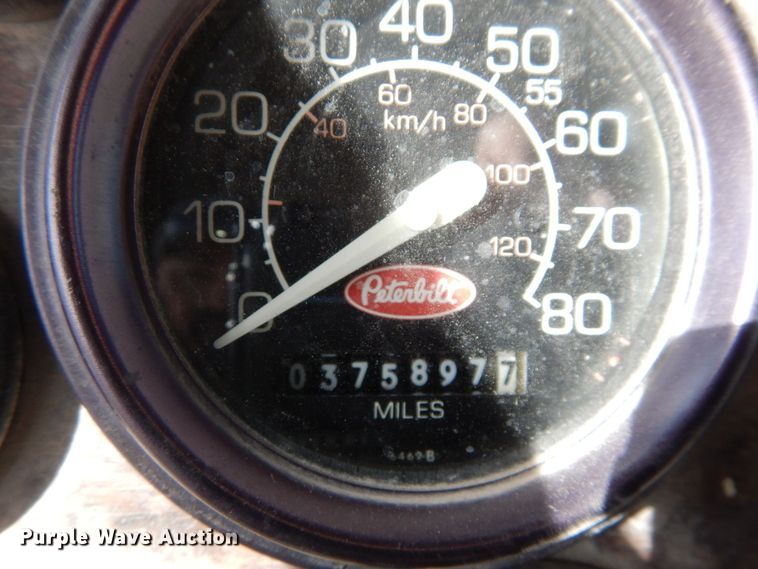 image for item DS1531 1993 Peterbilt 357  roll-off container truck