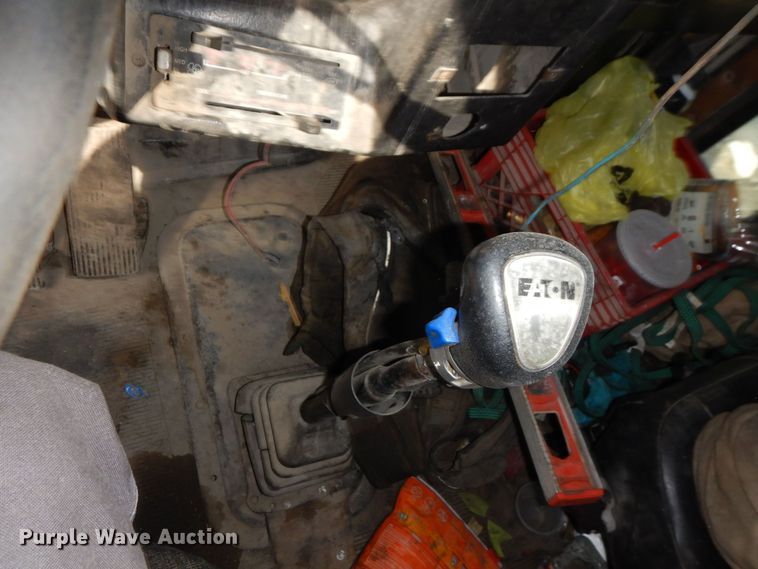 image for item DS1531 1993 Peterbilt 357  roll-off container truck