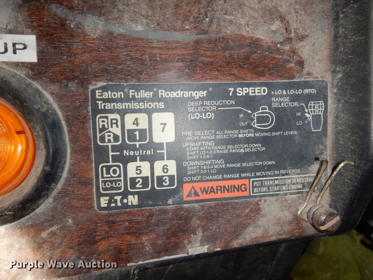 image for item DS1531 1993 Peterbilt 357  roll-off container truck