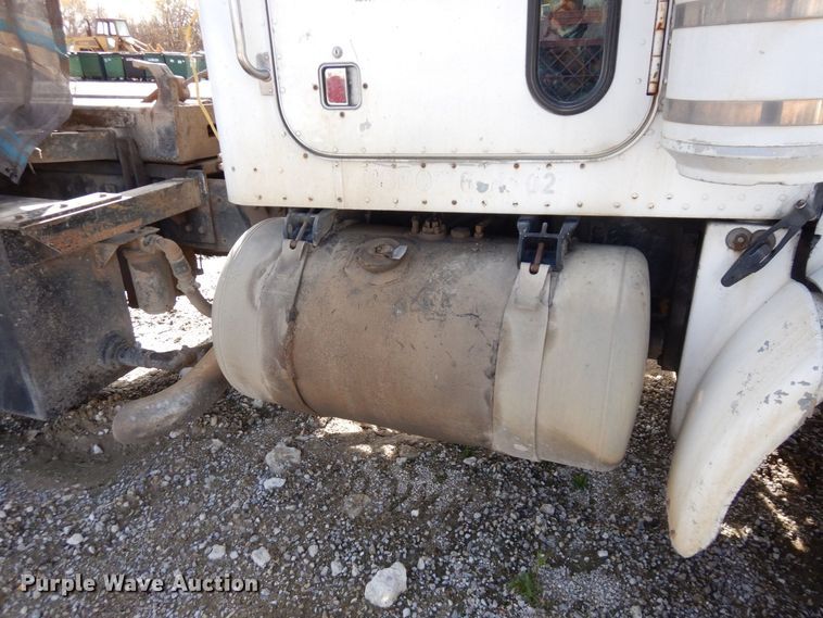 image for item DS1531 1993 Peterbilt 357  roll-off container truck