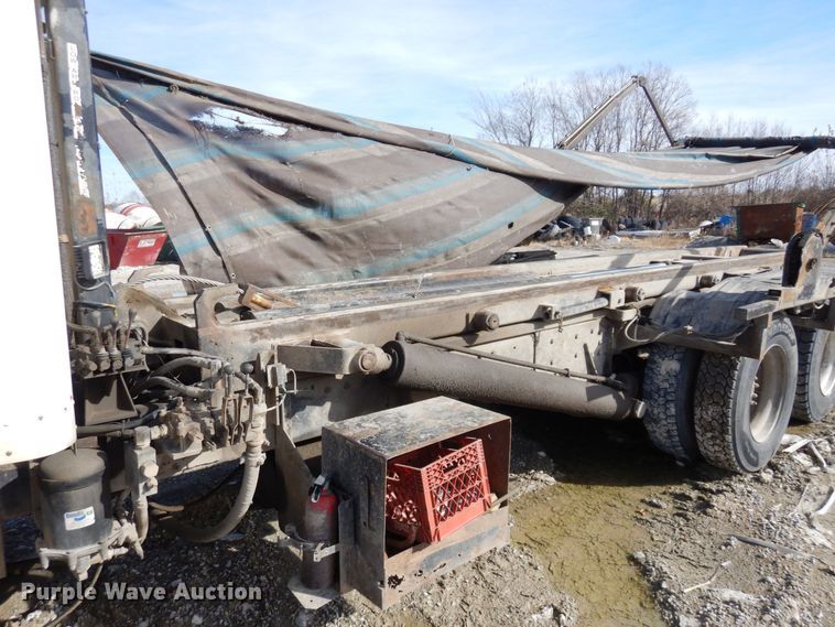 image for item DS1531 1993 Peterbilt 357  roll-off container truck