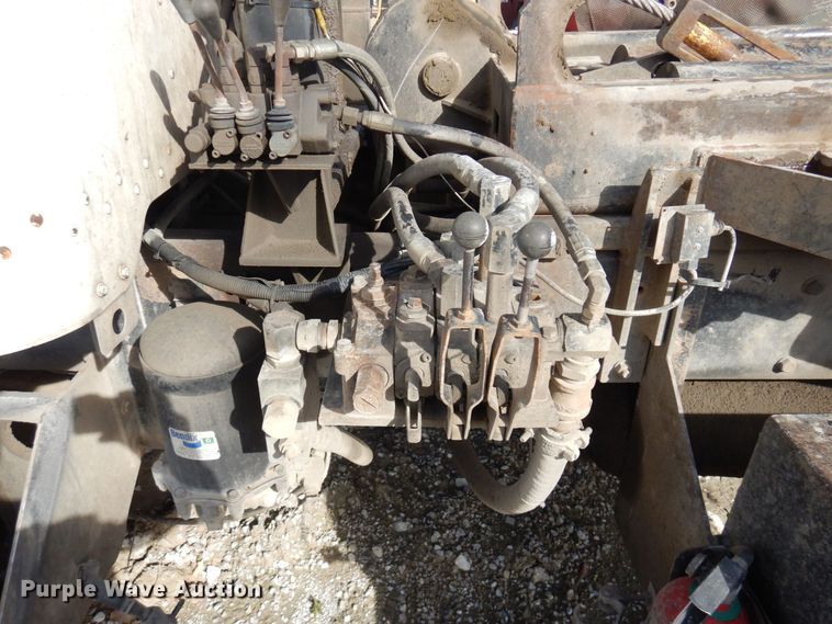 image for item DS1531 1993 Peterbilt 357  roll-off container truck