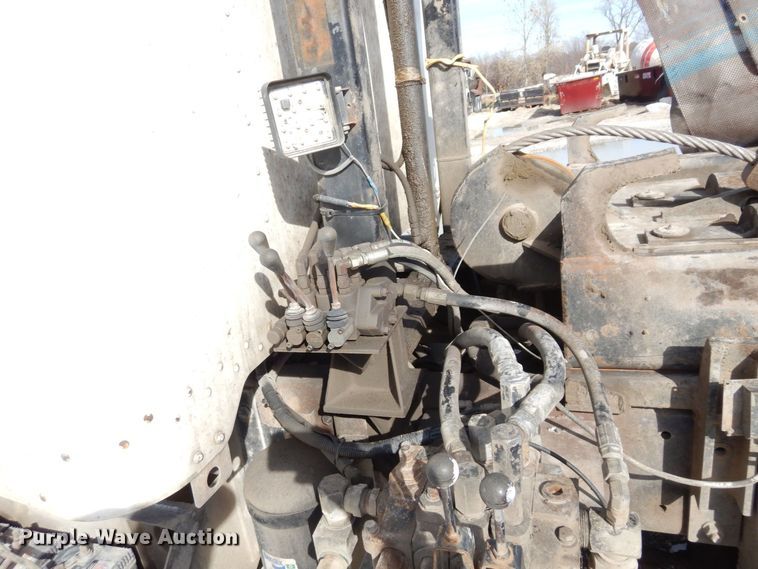 image for item DS1531 1993 Peterbilt 357  roll-off container truck