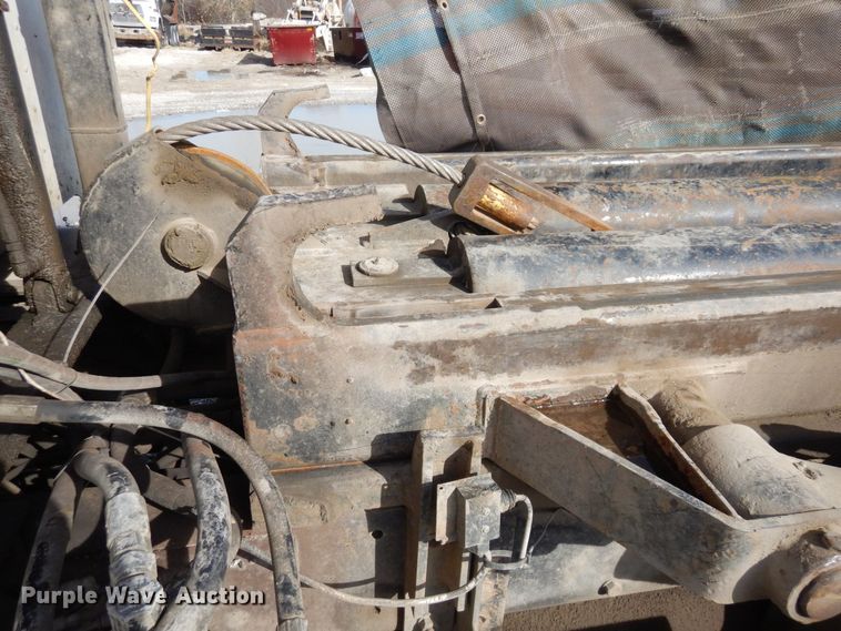 image for item DS1531 1993 Peterbilt 357  roll-off container truck