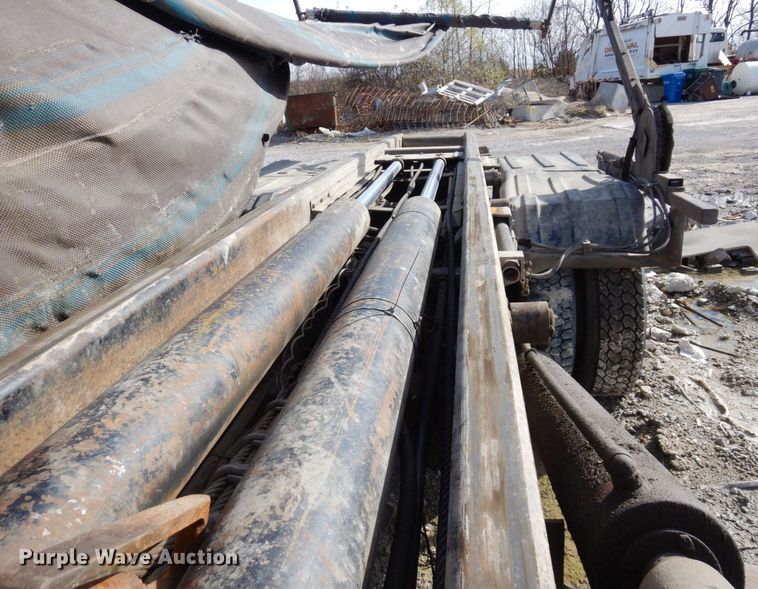 image for item DS1531 1993 Peterbilt 357  roll-off container truck