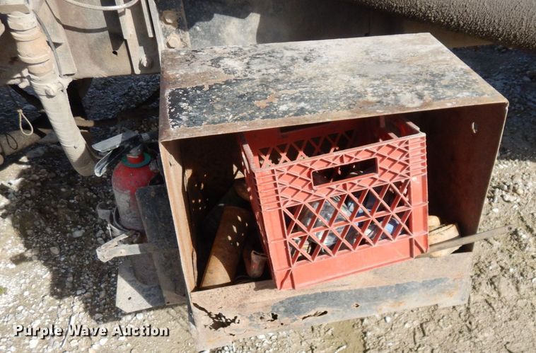 image for item DS1531 1993 Peterbilt 357  roll-off container truck