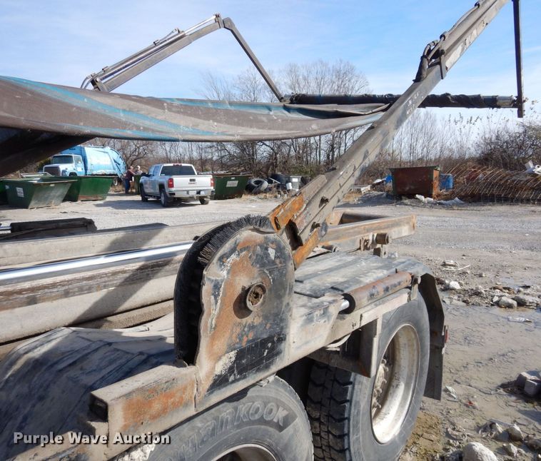 image for item DS1531 1993 Peterbilt 357  roll-off container truck