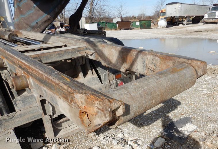 image for item DS1531 1993 Peterbilt 357  roll-off container truck