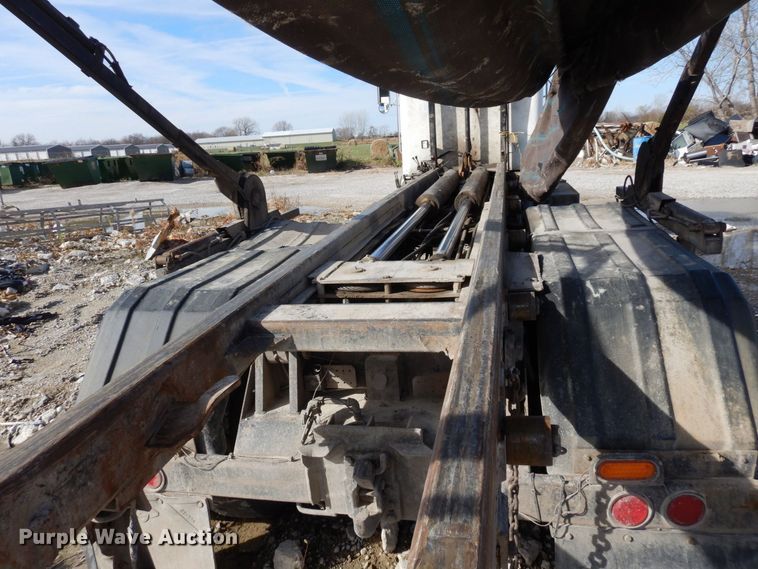 image for item DS1531 1993 Peterbilt 357  roll-off container truck