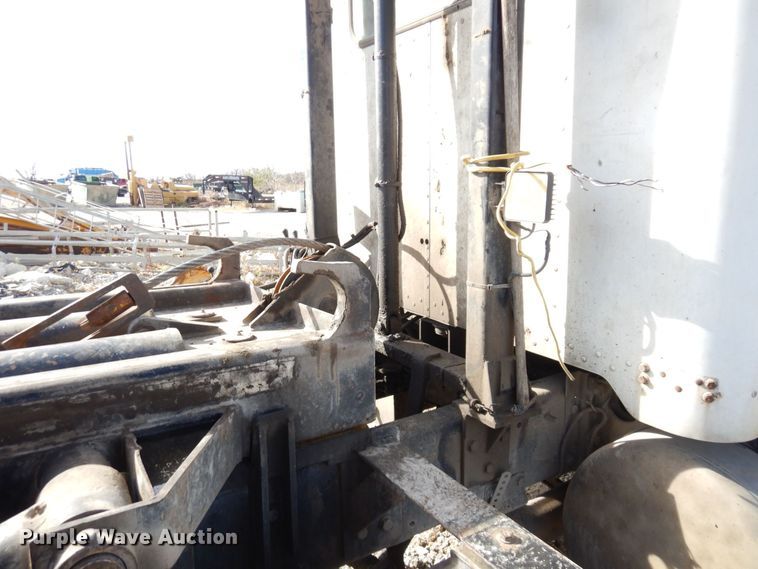 image for item DS1531 1993 Peterbilt 357  roll-off container truck