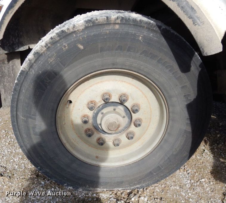 image for item DS1531 1993 Peterbilt 357  roll-off container truck